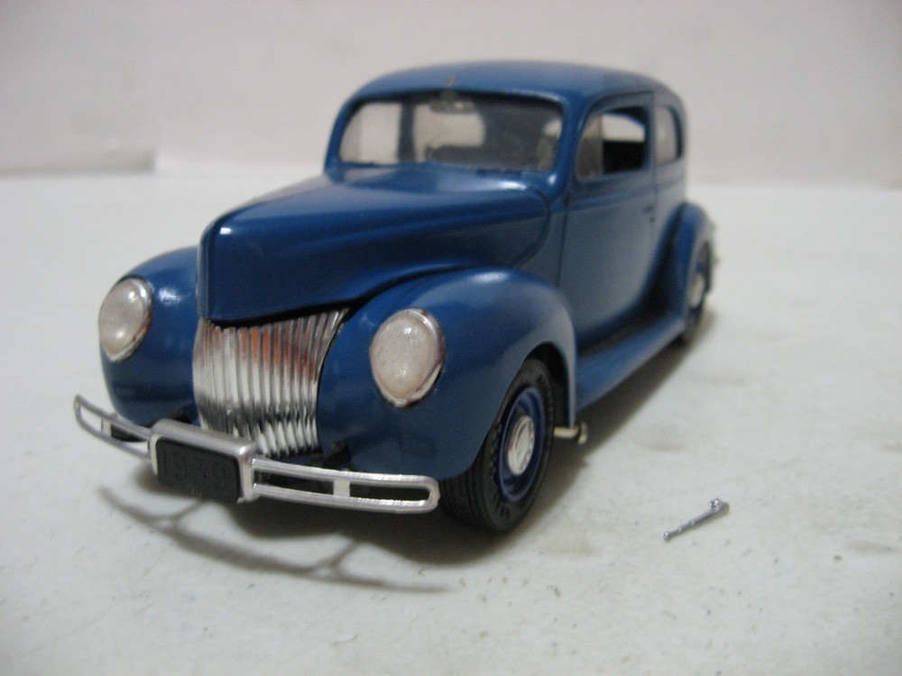 AMT Blue 1939 Ford Tudor Sedan 1/25 Scale Built Model Kit #240