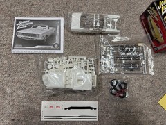 AMT 1970 Dodge Challenger R/T 1:25 Model Kit #38538 (UNBUILT / NO DIECAST CAR)