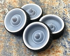 Resin 22 In. Modern Sombrero Style Wheels, W/One In. Whitewalls,1/24 1/25 Scale
