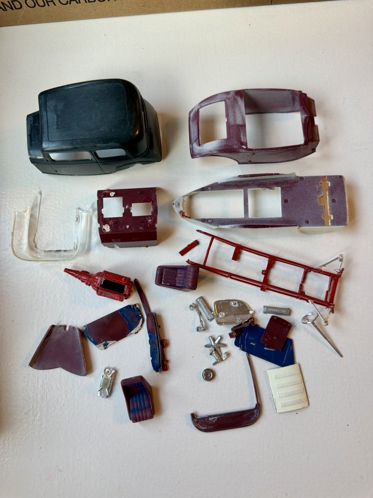 1934 Ford Roadster Body/ AMT 1932 Ford Victoria Body 1:25 Scale