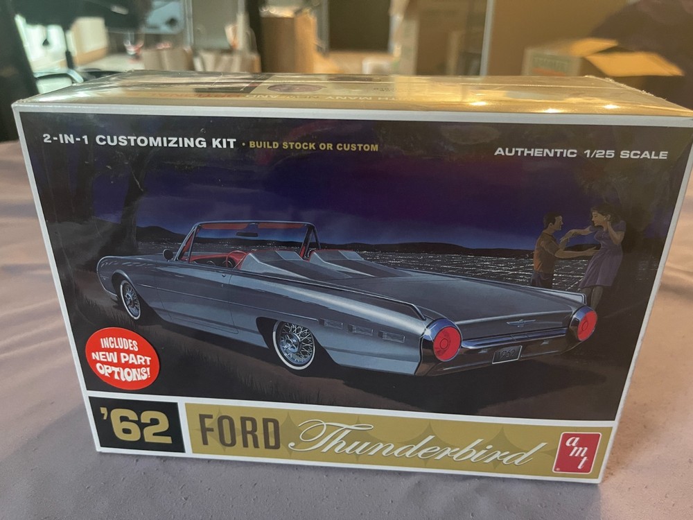AMT 1/25 ’62 Ford Thunderbird AMT682, NIB, 2-in-1 Customization Kit