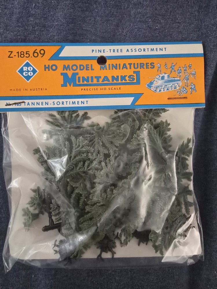 HO model miniature Roco Minitanks 1/87 (New) Z-185.69 Pine Tree Assortment Set