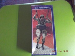 Glencoe Models U.S. Paratrooper 1/10 Scale – NEW FACTORY SEALED