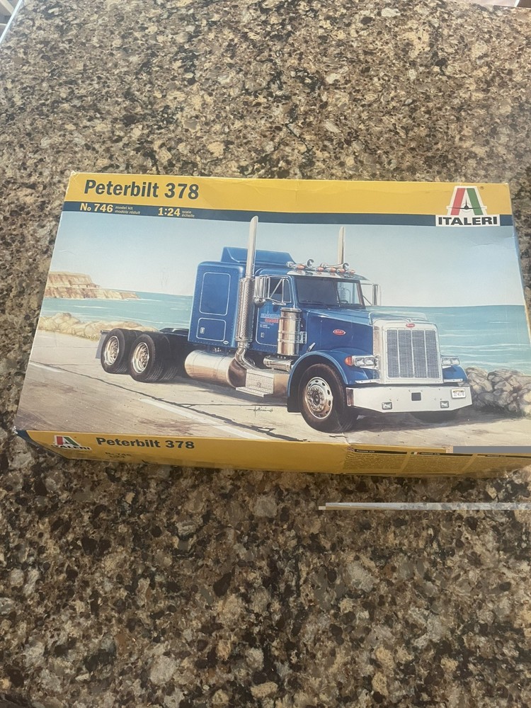 Italeri Peterbilt 378 Blue Plastic Model Truck Kit Unassembled 746 PARTS KIT