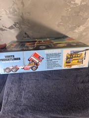 AMT 620 White Freightliner Dual Drive Tractor Truck 1:25 Model Kit Retro DLX NOS