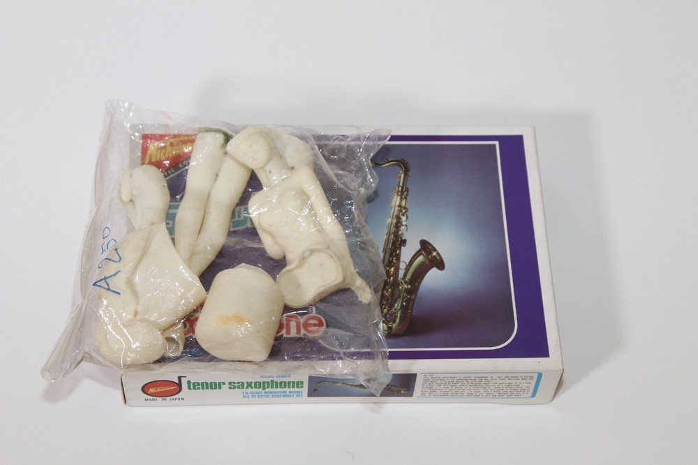 BUNDLE – Two Model Kits – Madoka Ayukawa & Tenor Saxophone