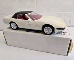 Ertl AMT 1992 Chevrolet Corvette ARTIC White Red Int Spec. Ed. Promo 1 Millionth