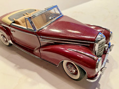 FRANKLIN MINT 1/24 1957 MERCEDES 300SC RDSTR–MB STAR INTACT!