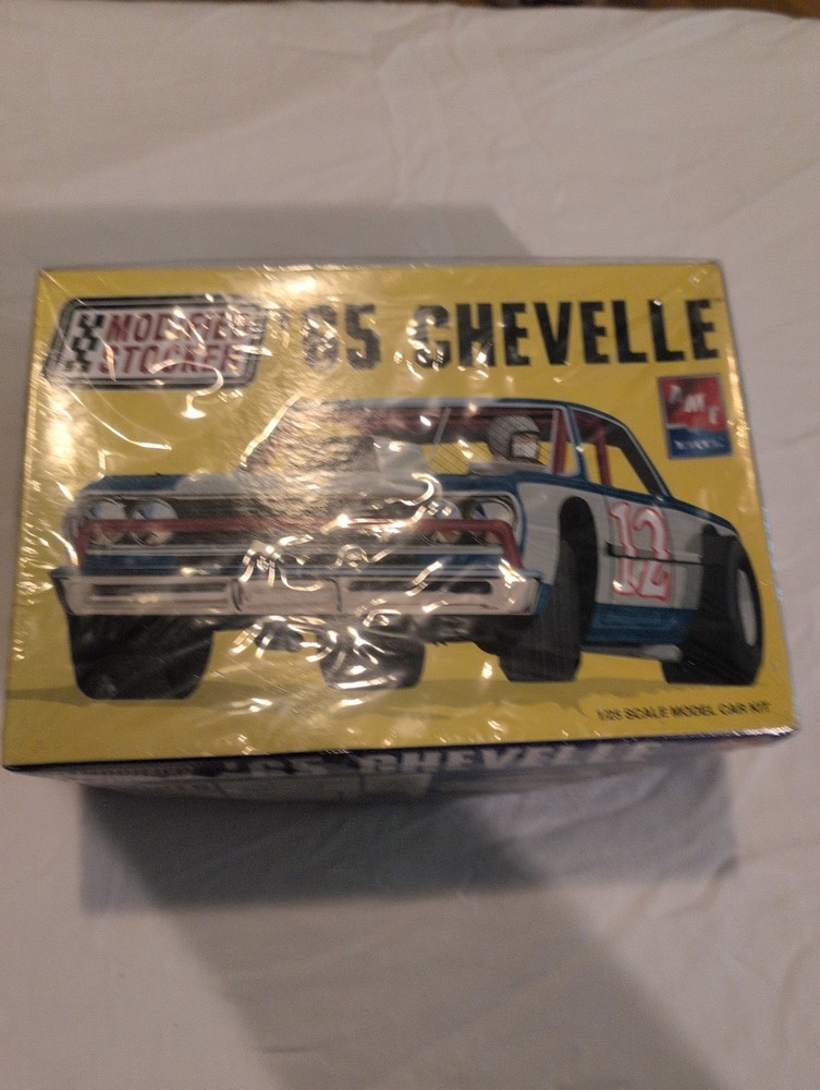 AMT ERTL ’65 Chevelle Modified Stocker Race Car Plastic Model Kit 21651P, New
