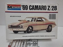 Monogram 1/24 – 1969 CAMARO Z-28 – Model Kit – 2220 – New in Box – 1977
