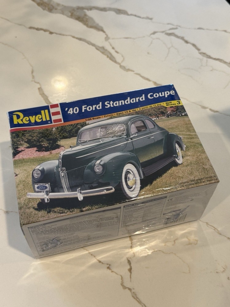 1940 Ford standard coupe 1:25 Revell 85-2387 model vintage new sealed