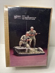 Hobby Fan 1/35 HF-511 US Marine Battle of HUE 4 (Vietnam War) – 2 Figures w/Base