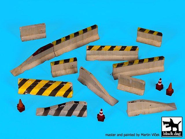 Black Dog 1/72 Assorted Roadblocks (Concrete Barriers & Traffic Cones) D72026