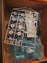1:25 REVELL Twin Pack CHEVY STREET PICKUP 350 & 56 FORD F-100 Model Kit Trucks