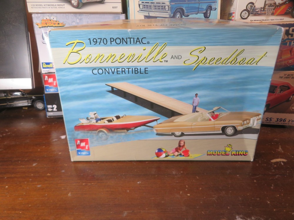 AMT 1970 Pontiac Bonneville And Speedboat Sealed Inside 1/25