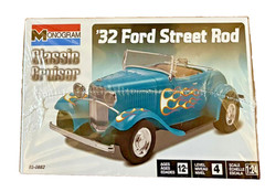 MONOGRAM 1:24 SCALE CLASSIC CRUISER ” 1932 FORD STREET ROD ” #85-0882
