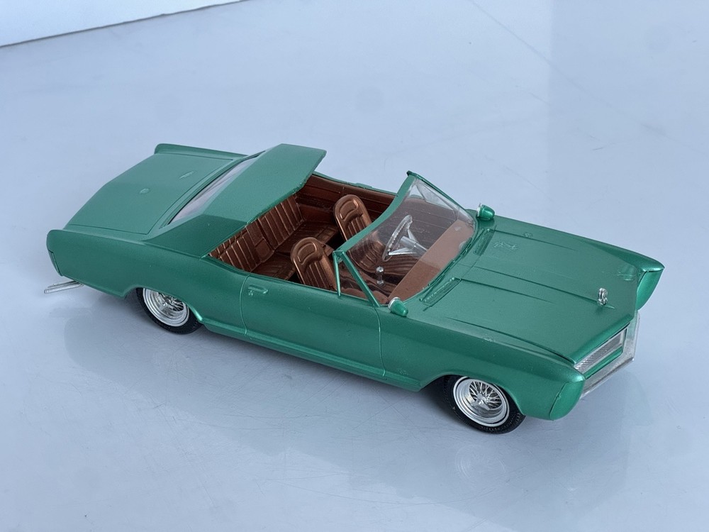AMT 1965 BUICK RIVIERA CLAMSHELL CUSTOM COUPE BUILT MODEL KIT