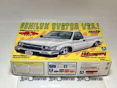 Aoshima 1/24 Kit TOYOTA 80 HILUX CUSTOM Ver.1 Hot Company Pick Up Unassembled