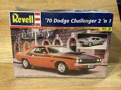 Revell ’70 Dodge Challenger 2 ‘n 1 (1999) 1:24 Model Kit #85-2596 Sealed
