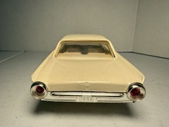 Vintage 1962 Ford Thunderbird 2 Door Hardtop Dealer Promo Car Model 1:25 AMT