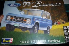 Revell 85-4320 Ford Bronco 4X4 TRUCK 1/25 Model Car Mountain KIT FS