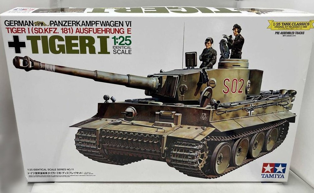 Tamiya German Army Heavy Tank Tiger I, Plastic Display Model 1/25 Scale [30611]