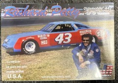 JR Salvinos Models RPO1979D Richard Petty Oldsmobile 1979 442model kit