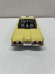 VINTAGE AMT 1/25 1959 FORD T-BIRD CONV. PRO BUILT & FINISHED IN CASINO CREAM