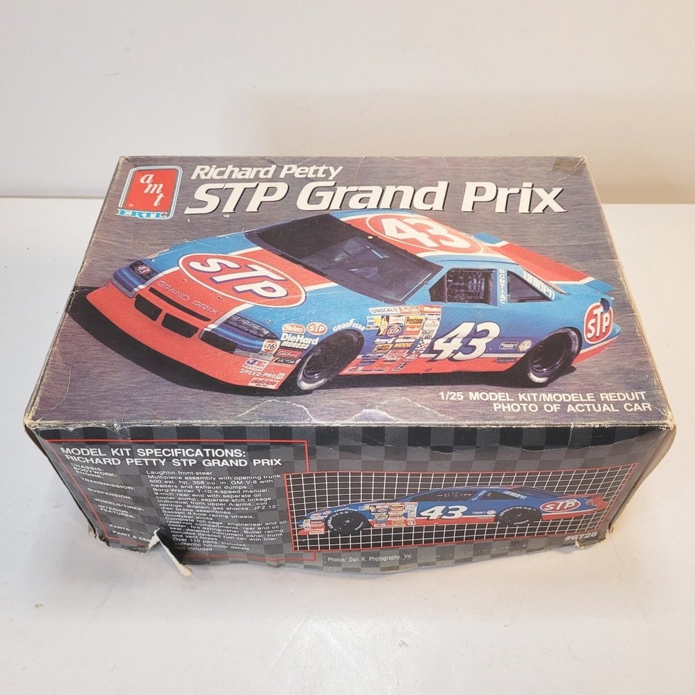 AMT ERTL #43 Richard Petty STP Grand Prix 1:25 Model Car Kit – Vintage 1990
