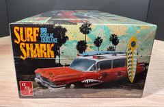 AMT – 1959 CADILLAC AMBULANCE “SURF SHARK” 1:25 SCALE KIT #1242 – FACTORY SEALED