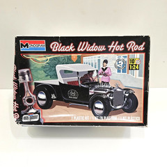 1/24 MONOGRAM BLACK WIDOW HOT ROD #85-4324 NEW PLASTIC MODEL CAR KIT
