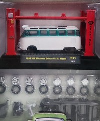 (2) M2 1:64 Scale Model Kits 1959 VW Microbus Deluxe U.S.A. Model