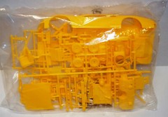 DONOR 1983-1986 NASCAR FORD THUNDERBIRD STOCK CAR KIT – YELLOW- MONOGRAM 1/24