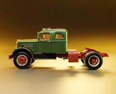 1/25 White WB-Series Sleeper Cab Full Resin Kit with Diesel Engine Included