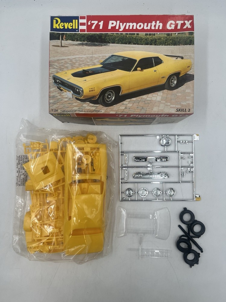 Model Car Kit Revell 7608 1:24 Scale 1971 Plymouth GTX 7608