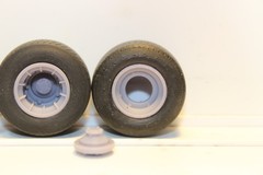 1/25 scale resin model car dirt track, painted tires and unpainted wheels 189