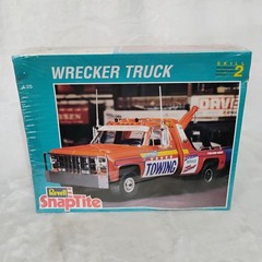 Revell SnapTite Wrecker Truck 1:25 Scale Model Kit Lenny’s Towing 6393 Vtg 1994