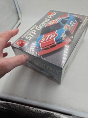 AMT 1/25 NASCAR # 43 STP RICHARD PETTY GRAND PRIX NASCAR MODEL KIT # 6728 F/S
