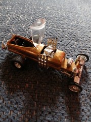 1/64 JOHNNY LIGHTNING 1999 THE MUNSTERS DRAG-U-LA Rubber Tire Car