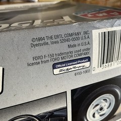 AMT Ertl 6153 1/25 Scale 1994 Ford F-150 Lightning Pickup Plastic Model Kit