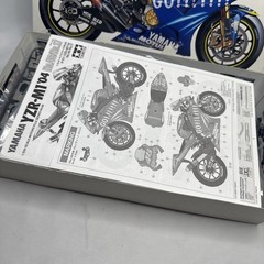 Tamiya Yamaha YZR-M1 ’04 No. 46/No. 17 1/12th Motorcycle READ***