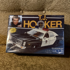 MPC T.J. Hooker Police Car 1:25 Model Kit, Molded in Black, 1-0676