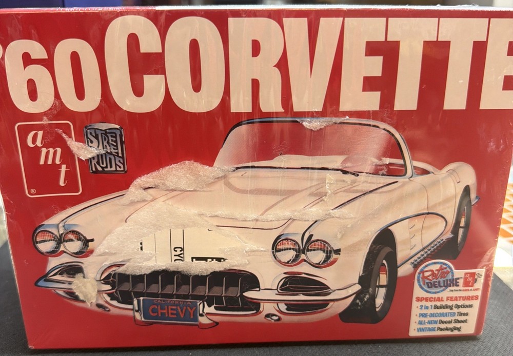 AMT 1374 1:25th scale 1960 ’60 Corvette “Street Rod’s” series