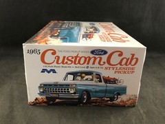 Moebius 1965 Ford Custom Cab Styleside Pickup 1:25 Scale Plastic Model Kit 1234