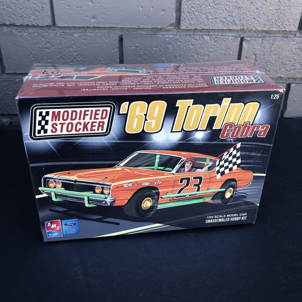 AMT/Ertl 1969 ’69 Ford Torino Cobra Modified Stocker 1:25 Model Car Kit NEW 2006