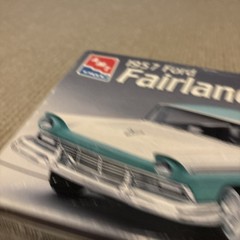 AMT 8028 1957 Ford Fairlane 500 Hardtop 3n1 1/25 Model Kit Never Built