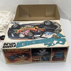MPC 1977 The Sorcerer Ford Custom Van 1/25 Model Kit 1-0415 READ