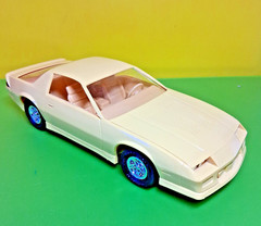 1985 Chevy Camaro Z-28 Yellow Chevrolet dealer promo 1/25 AMT Ertl