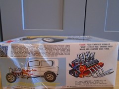 AMT 1414 1/25 SCALE ’32 FORD TUDOR SEDAN NEW IN DAMAGED BOX
