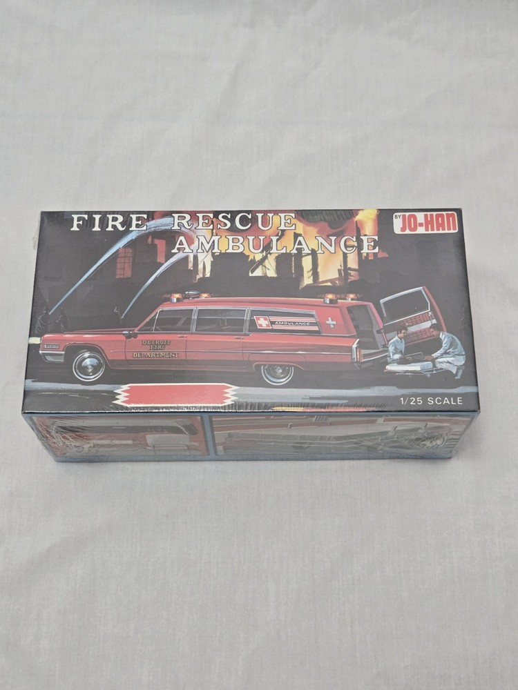JOHAN JO-HAN Fire Rescue Ambulance Scale 1:25 Model Kit GC-500 Brand New